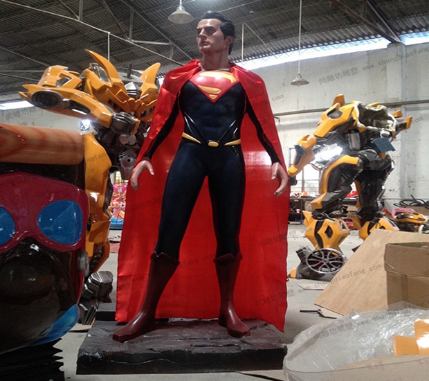 玻璃钢超人雕塑1