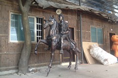 【人物雕塑】仿铜骑马造型玻璃钢凯撒大帝雕塑历史名人摆件