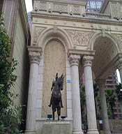 【公共形象】公园广场骑马欧式人物雕塑是战士？还是守卫？