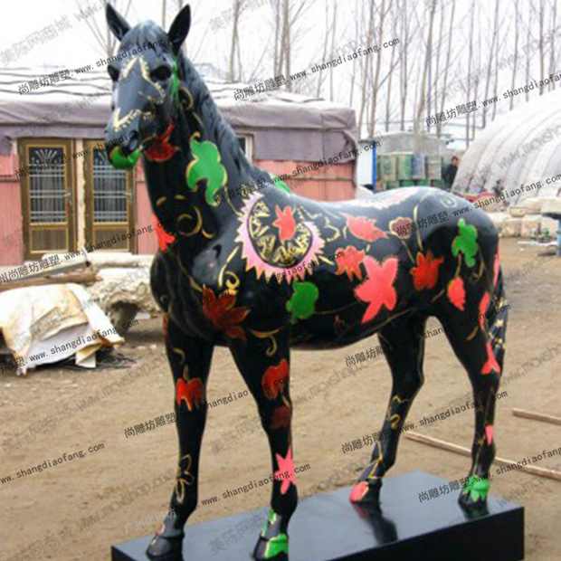 玻璃钢彩绘马雕塑1