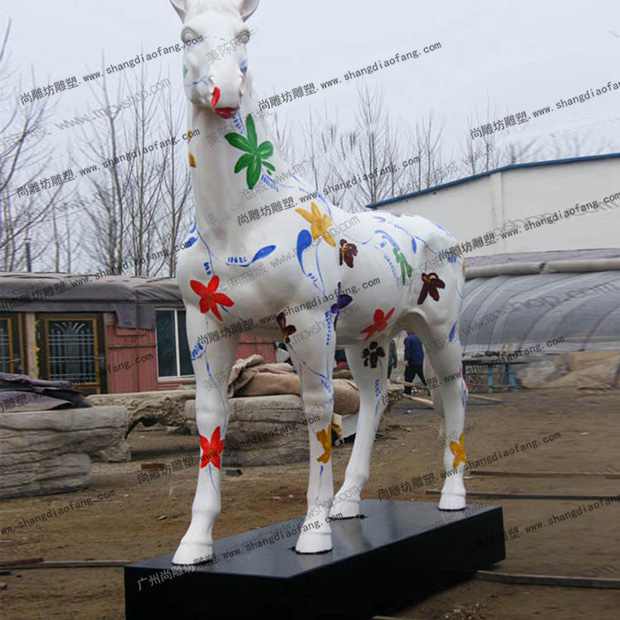 玻璃钢彩绘马雕塑2