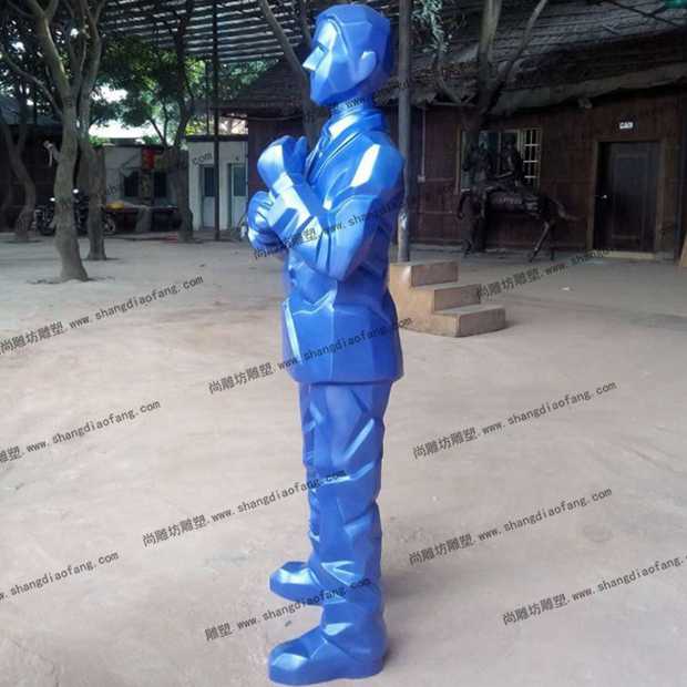 玻璃钢男模特雕塑侧面
