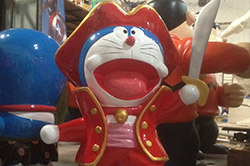 【动画影视人物】海盗造型玻璃钢哆啦A梦雕塑，帅！帅！帅！